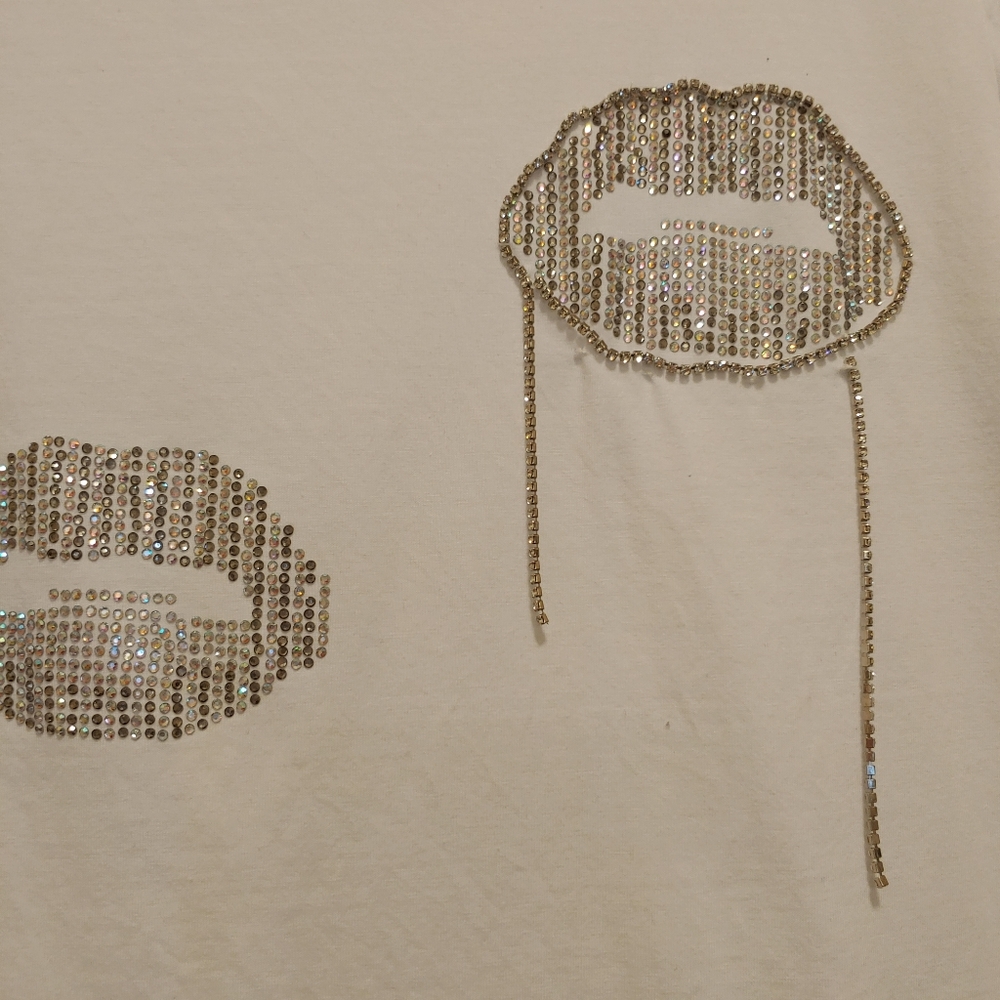 Top with Rhinestone Lips - Picture 2 of 6